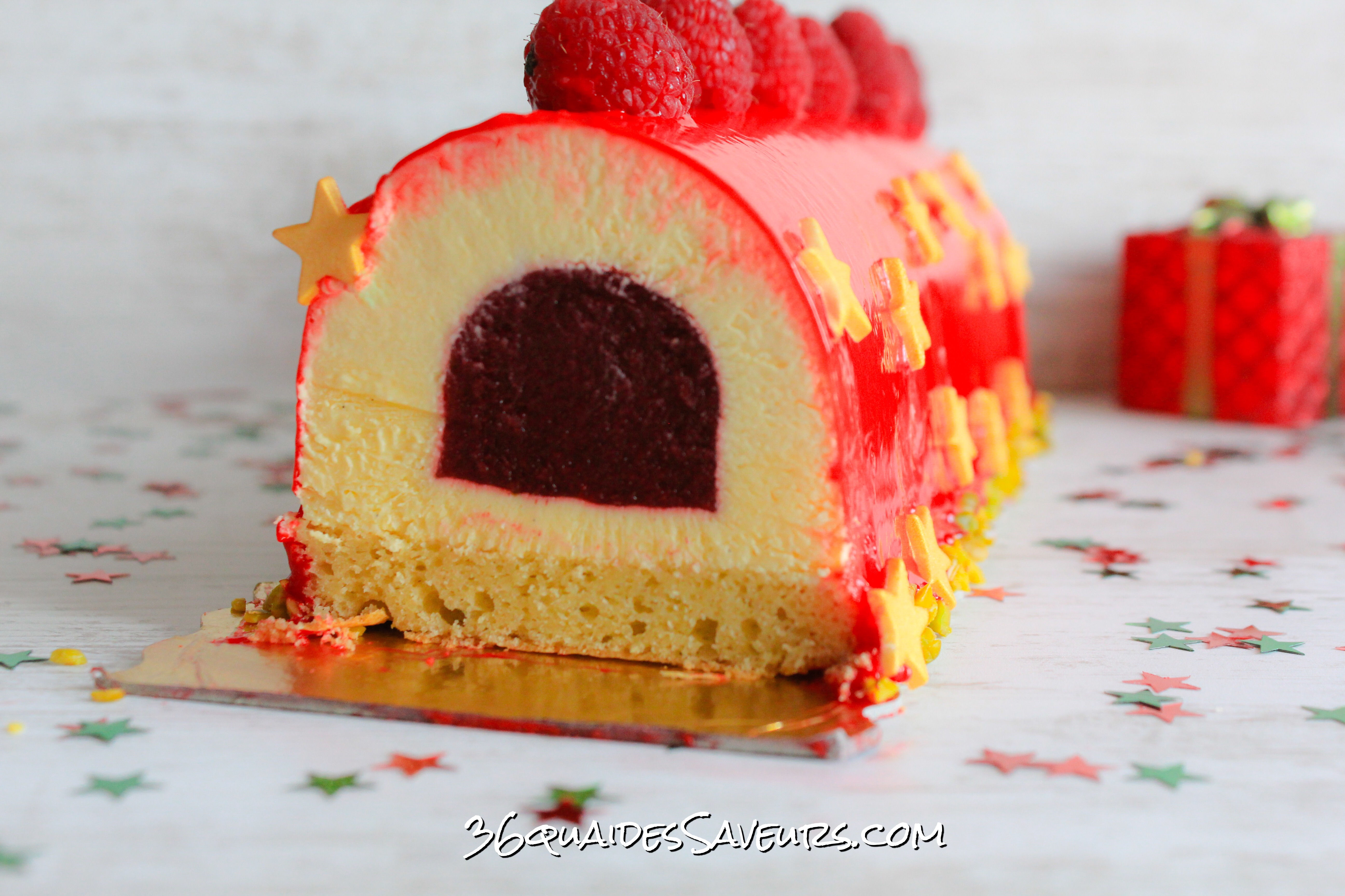 Buche Bavaroise Vanille Et Coeur De Framboise 36 Quai Des Saveurs Buche Bavaroise Vanille Et Coeur De Framboise 36 Quai Des Saveurs